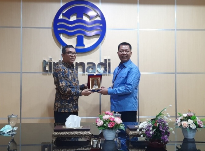 Direktur Air Limbah Perumda TirtanadiÂ  Menerima Kunker Kadis PU Provinsi Riau