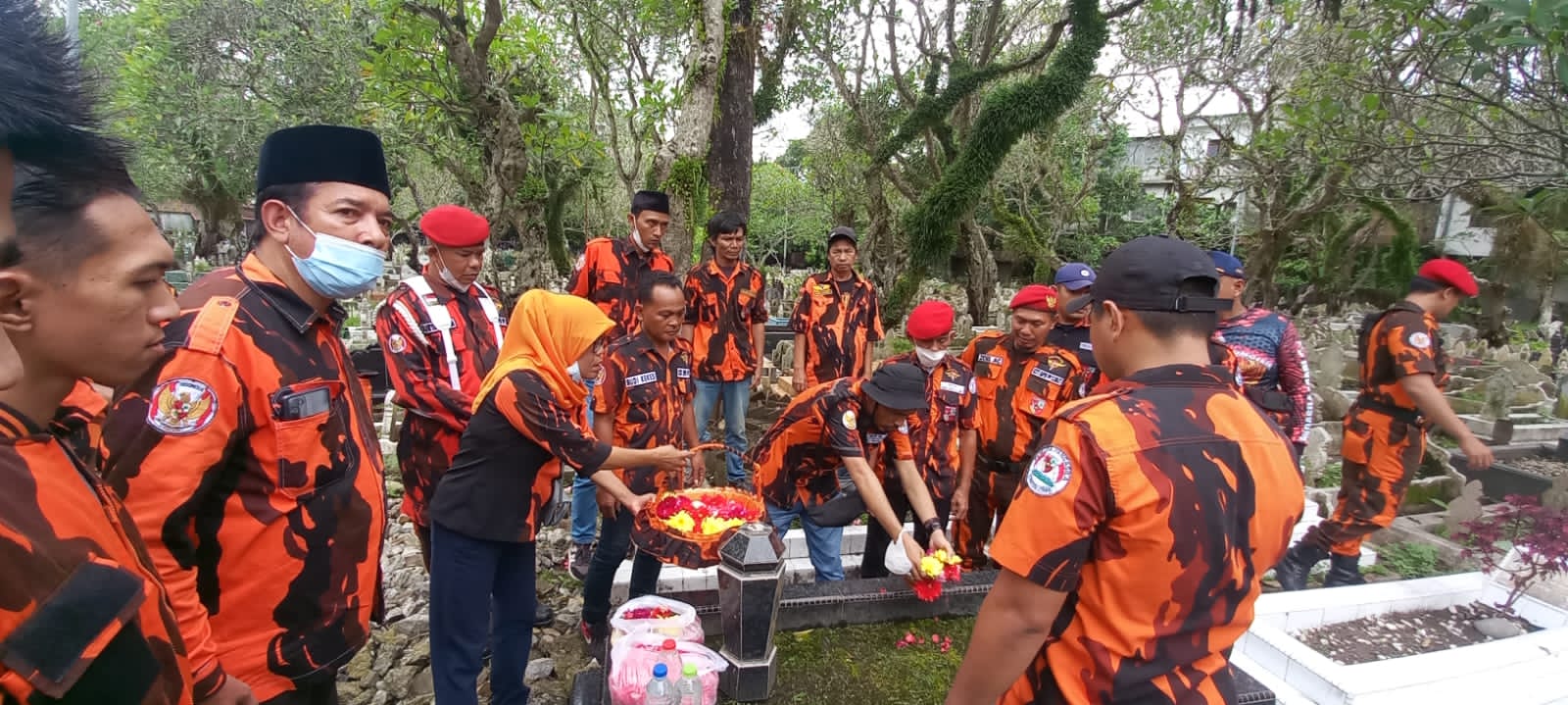 Rangkaian HUT ke 63 Tahun, MPW Pemuda Pancasila Ziarah ke Makam Sesepuh