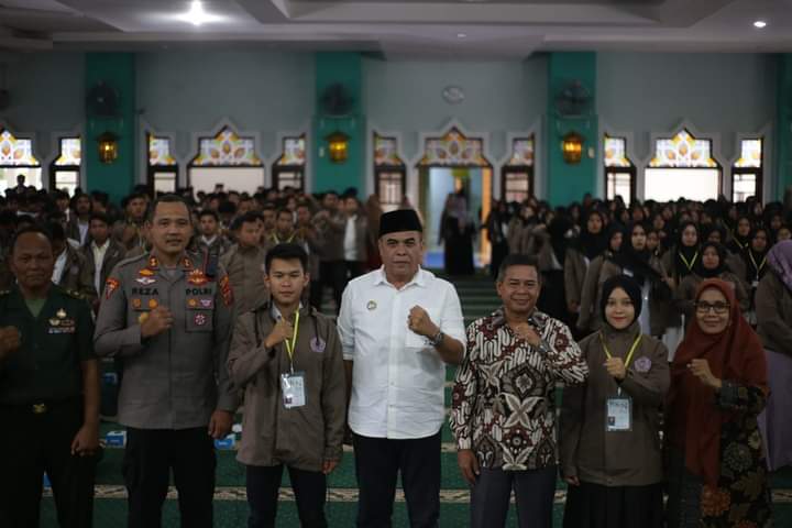 Lepas Mahasiswa KKN, Bupati Madina : Harap Mahasiswa Mendukung Penurunan Stunting