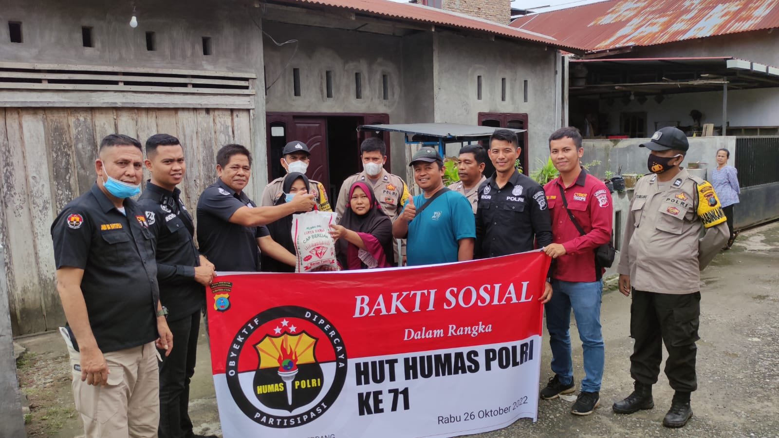 Menyambut HUT Humas Polri Ke 71, Humas Polresta Deli Serdang Bagikan Sembako Ke Anak Yatim, Dan Kaum Duafa