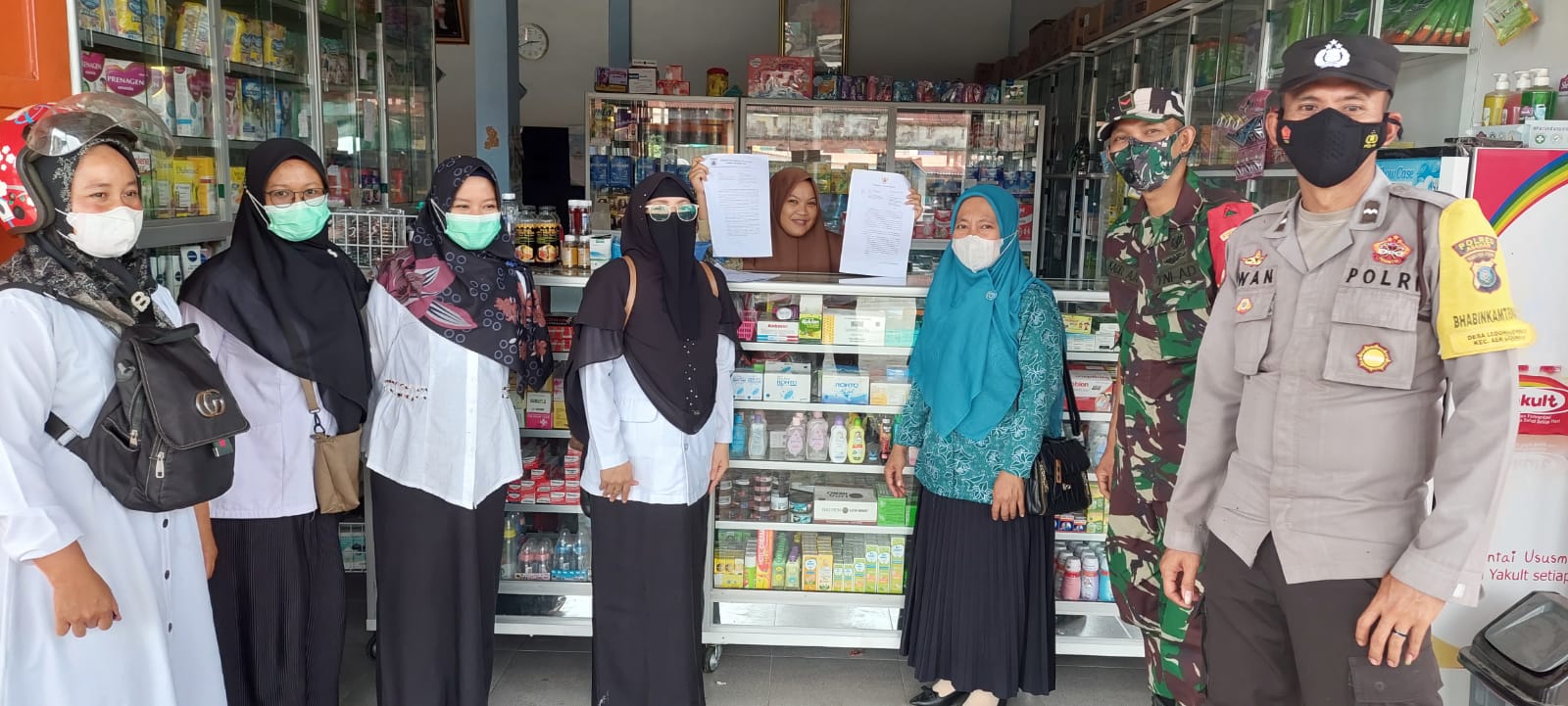 Anggota Polsek Pulau Raja Bersama Camat Aek Ledong, Berikan Himbauan Penjual Obat yang Mengandung Zat Berbahaya