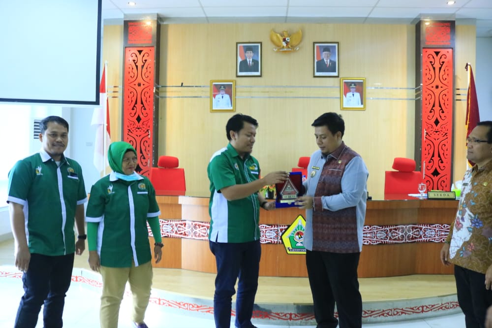 BUPATI SAMOSIR LEPAS KKNT MAHASISWA USU DARI KABUPATEN SAMOSIR