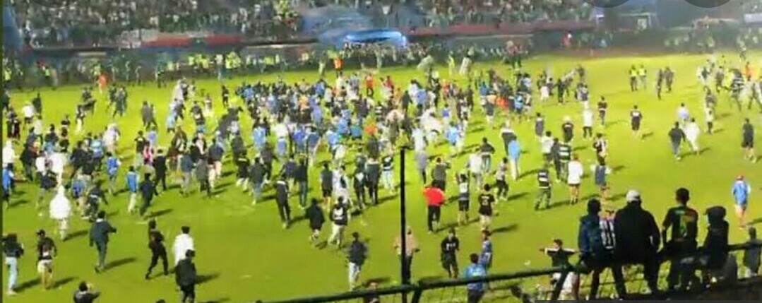 Sepakbola Indonesia Berduka,  129 Orang Tewas Akibat Kerusuhan di Stadion Kanjuruhan Malang