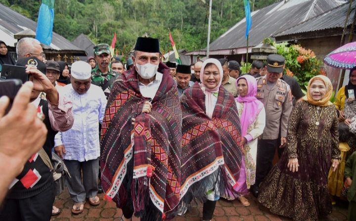 Kunjungan ke Ulu Pungkut Madina Edy Rahmayadi Disambut Tokoh Adat dan Diupah upah