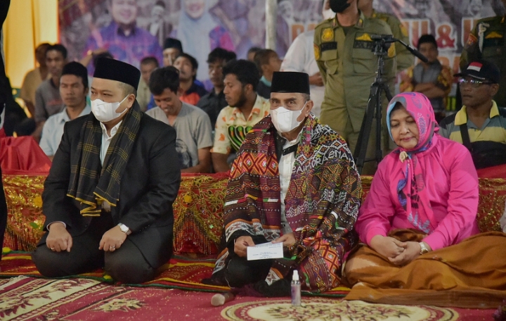 Edy Rahmayadi Bersilaturahmi dengan Raja-raja Panusunan Bolon dan Warga Hatabosi