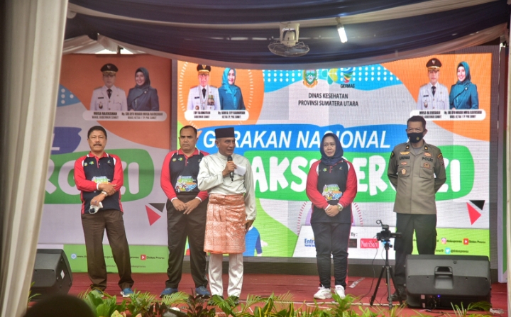 Cegah Stunting Sejak Dini Kepada Para Siswi, Gubernur Edy Rahmayadi Berikan Tablet Penambah Darah untuk Remaja Putri