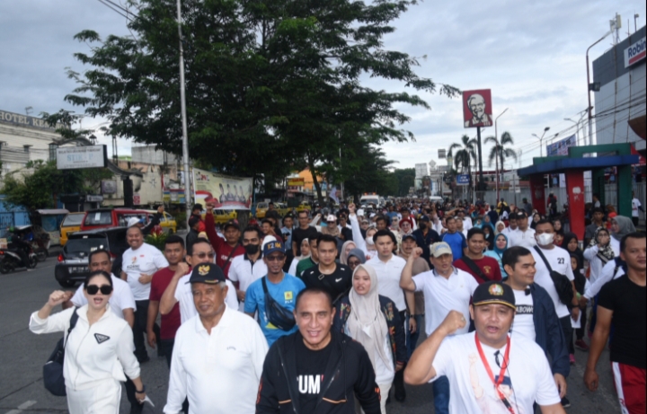 Jalan Sehat Bersama Ribuan Masyarakat, Edy Rahmayadi Harapkan Olahraga Jadi Gaya Hidup