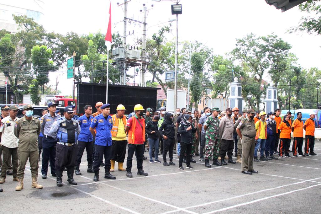 Tim Gabungan Pemko Tertibkan Bangunan Pos OKP di Medan Petisah