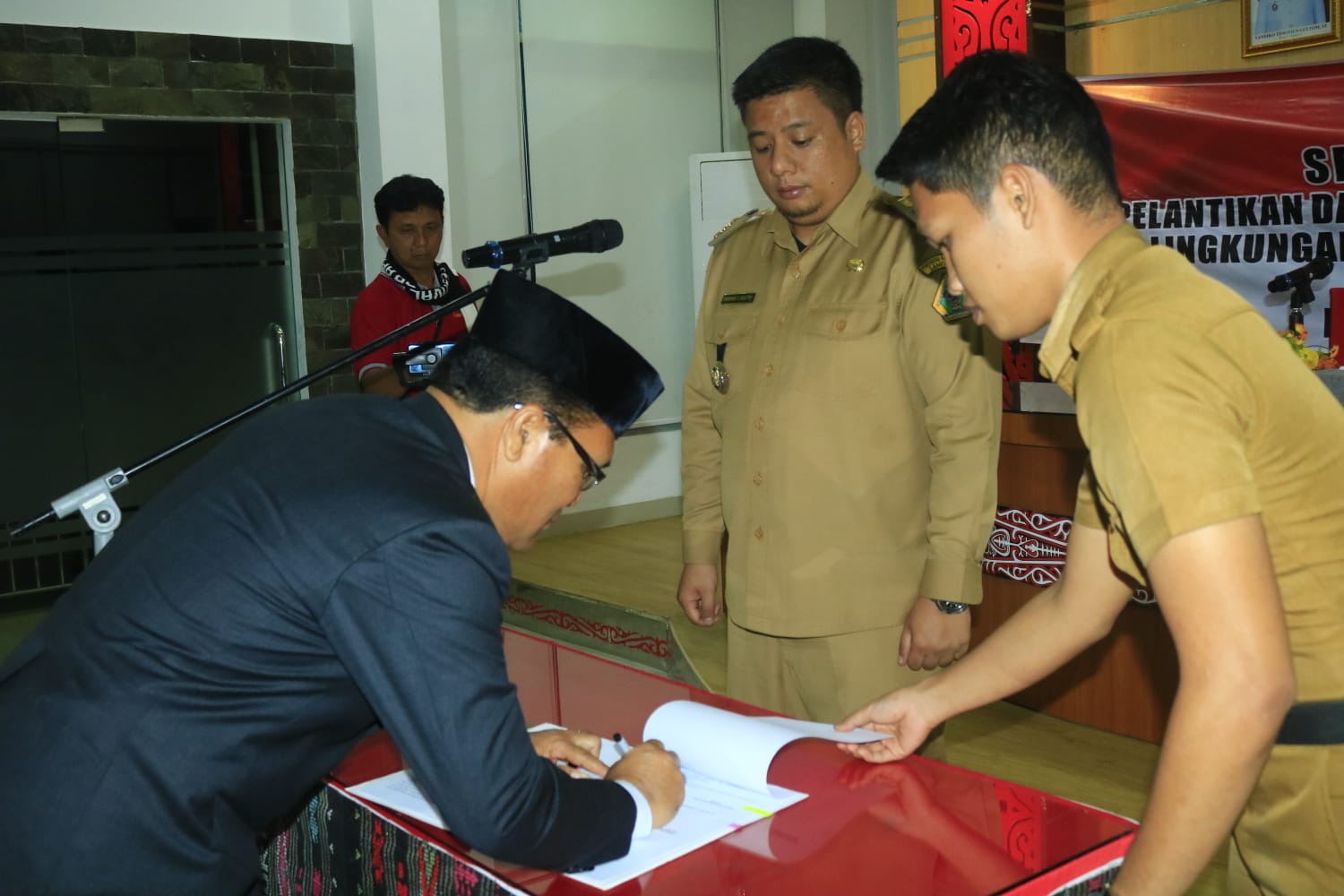 Bupati Samosir Lantik Waston Simbolon Sebagai Penjabat Sekretaris Daerah Kabupaten Samosir