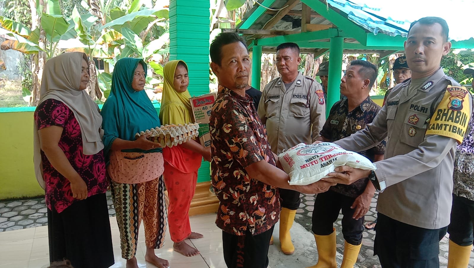 Tanggap Bencana, Polsek Kota Kisaran Berikan Bantuan Sembako