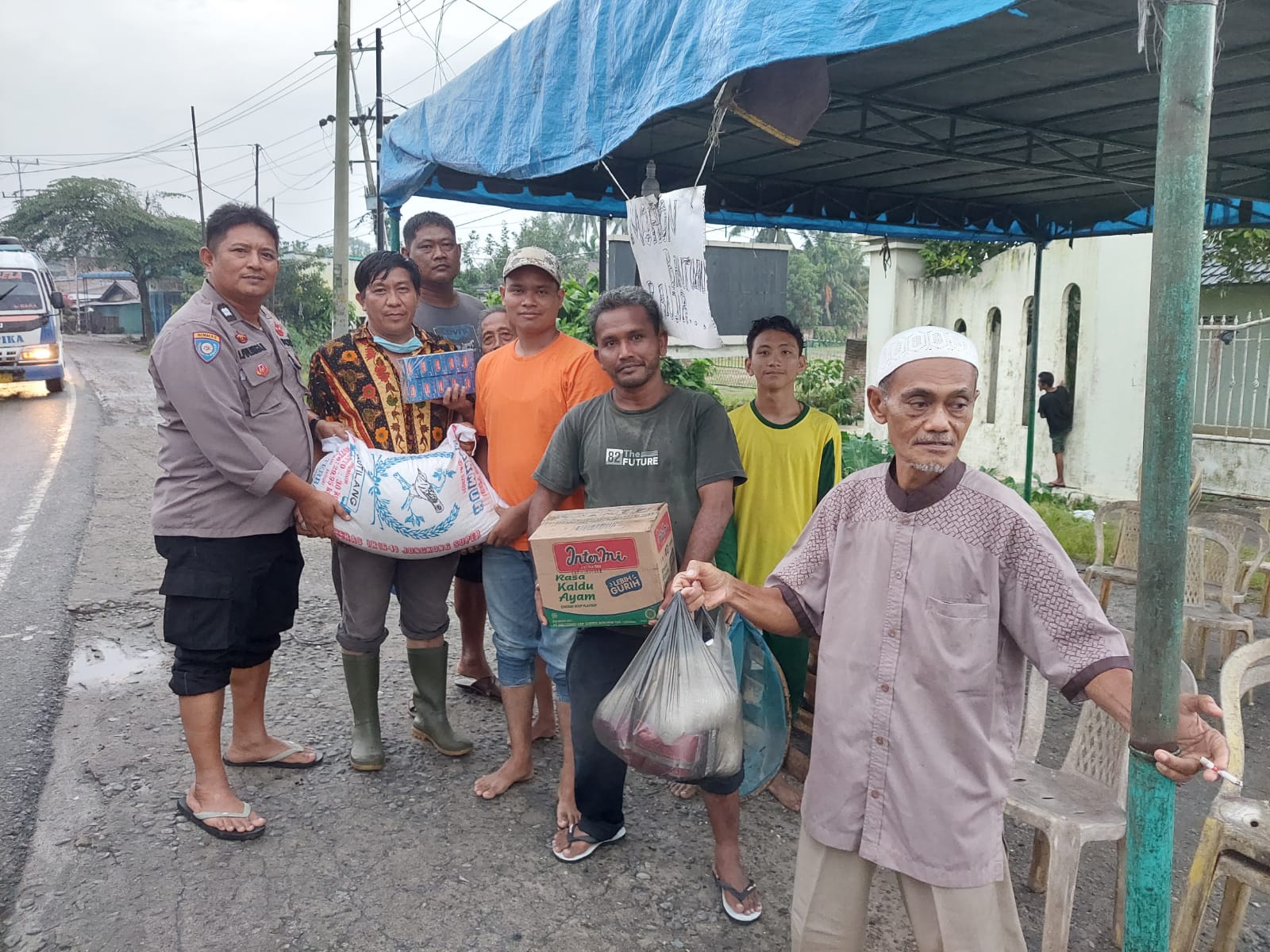 Daerah Dusun VI,VII dan VIII Desa Rawang Lama Banjir Mulai Surut, Kapolsek Kota Kisaran Tetap Turun TKP
