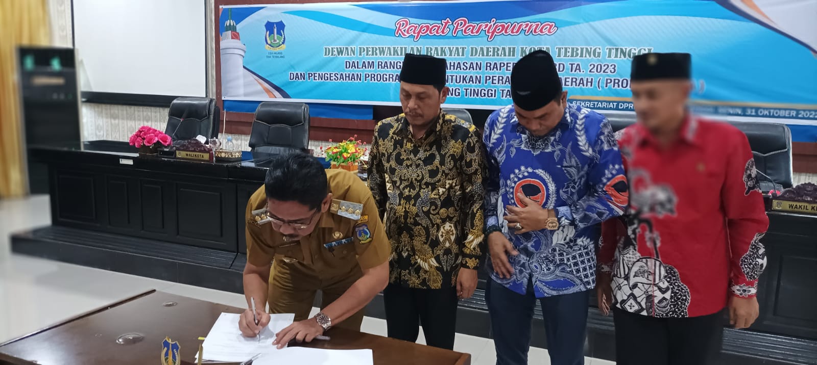 DPRD Sahkan Ranperda APBD Tebing Tinggi TA 2023 Jadi Perda