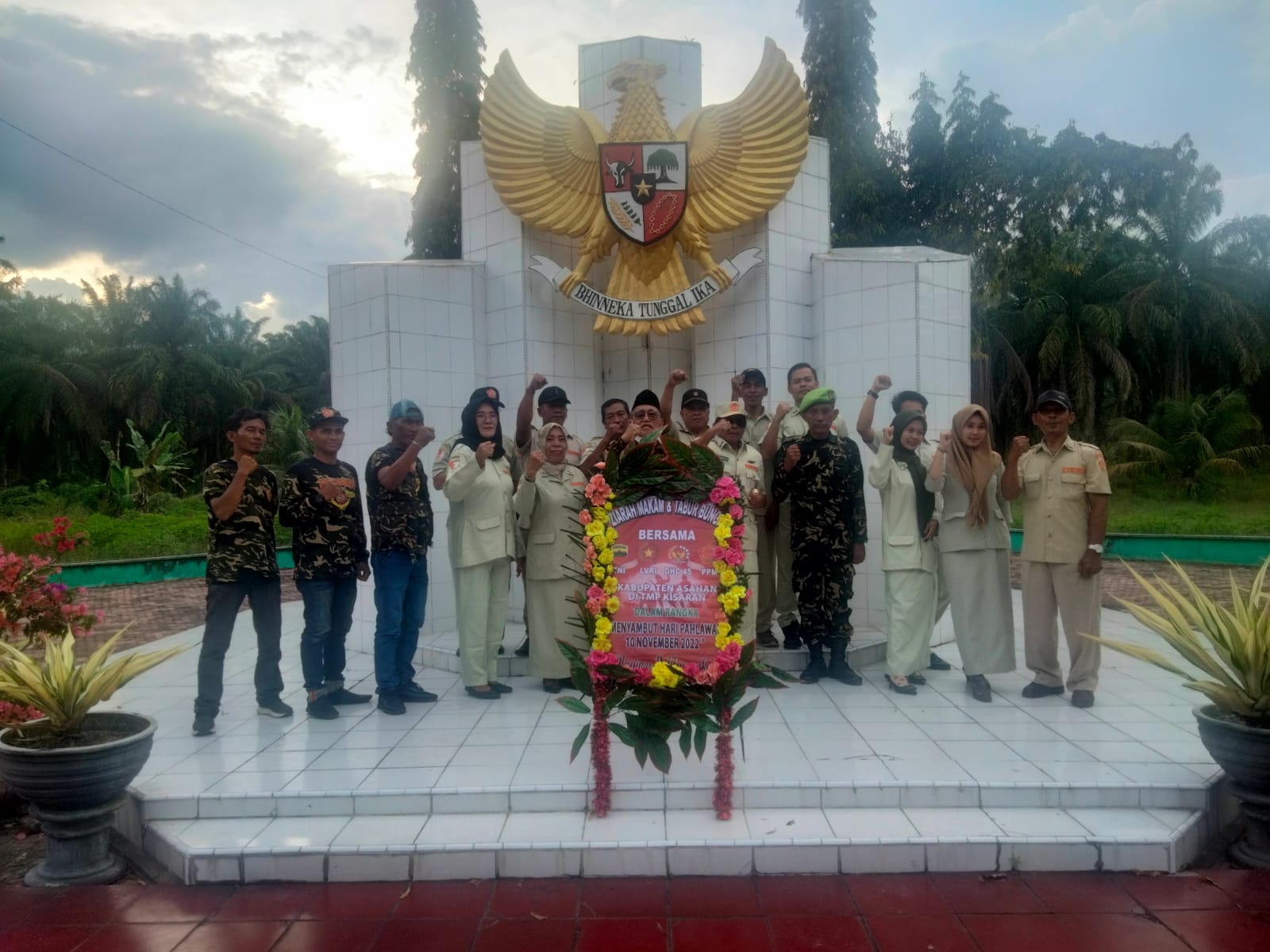 Peringati Hari Pahlawan, DPC PPM, LVRI, DHC Kabupaten Asahan Lakukan Ziarah dan Tabur Bunga Di Taman Makam Pahlawan