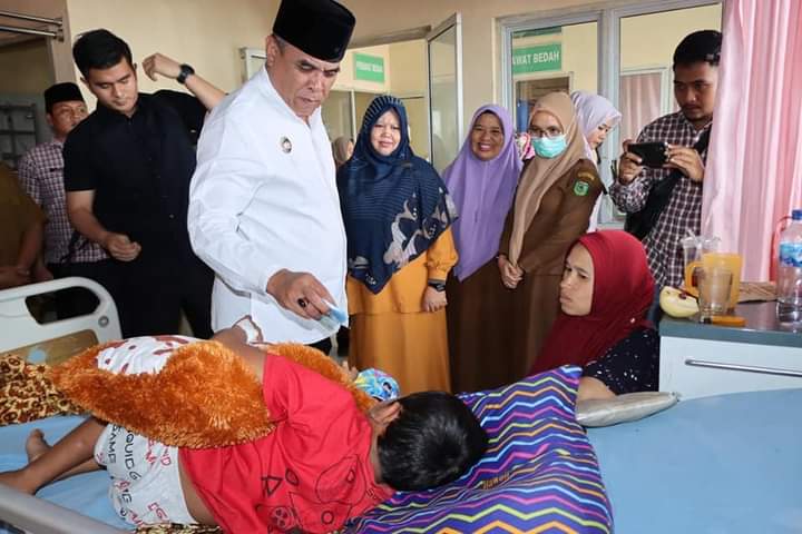 Pasien RSUD Panyabungan Terima Gaji Bupati Madina