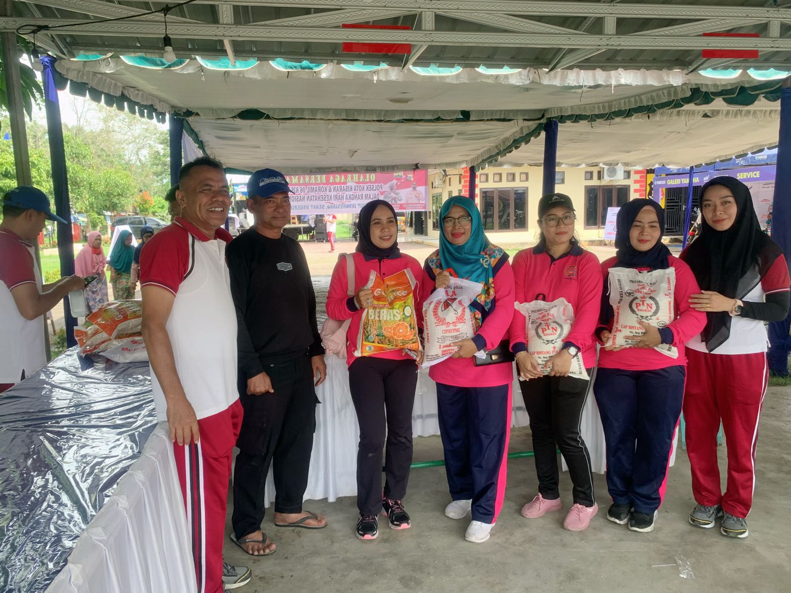 Polsek Kota Kisaran Senam Bersama, Dan Bagi-Bagi Beras