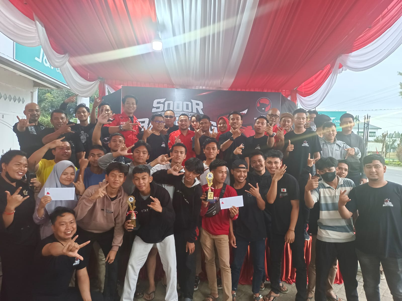 Hari Pahlawan, DPC PDI Perjuangan Sergai  Menggelar perlombaan kearifan budaya lokal