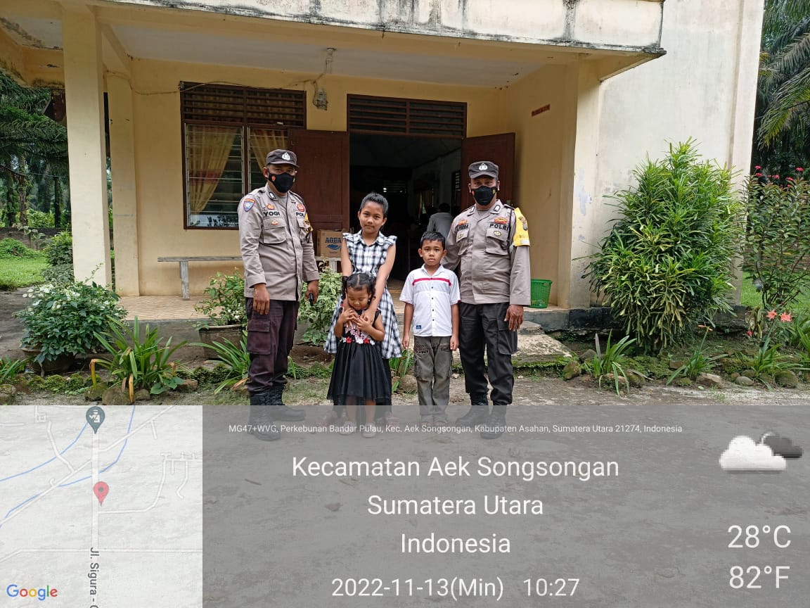 Memberikan Kenyamanan Beribadah, Personil Polsek Bandar Pulau Pengamanan Gereja