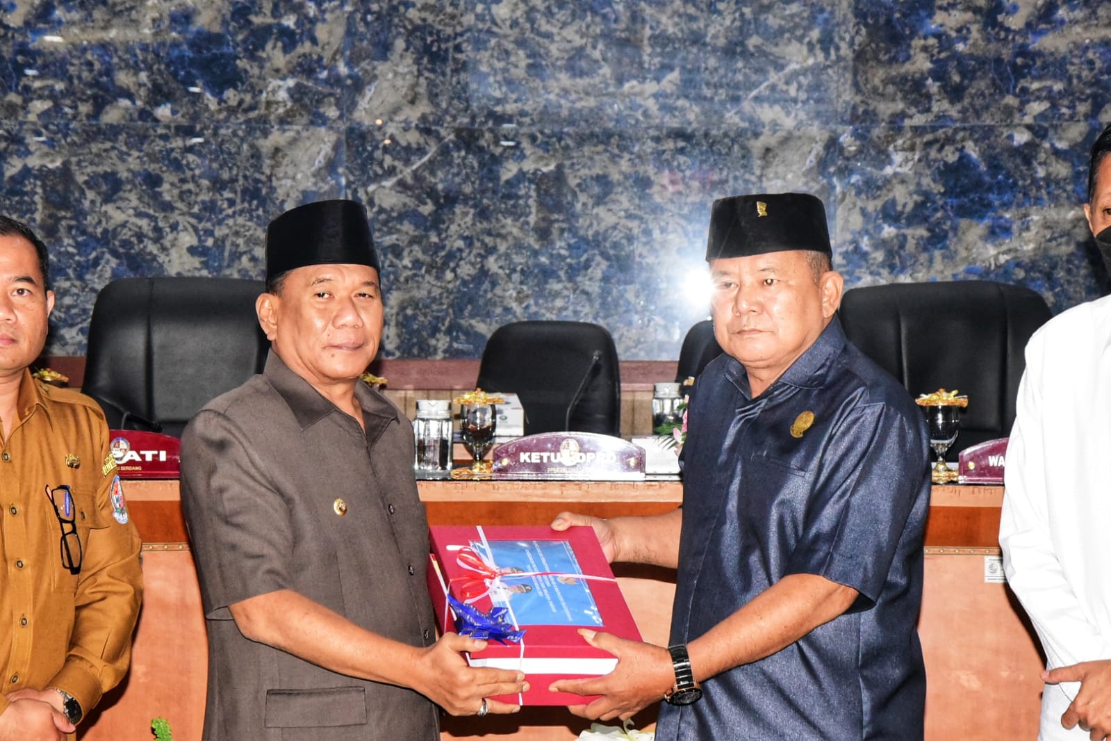 Hadiri Rapat Paripurna, Bupati Deli Serdang Sampaikan Penjelasan Dan Pendapat Tiga Ranperda