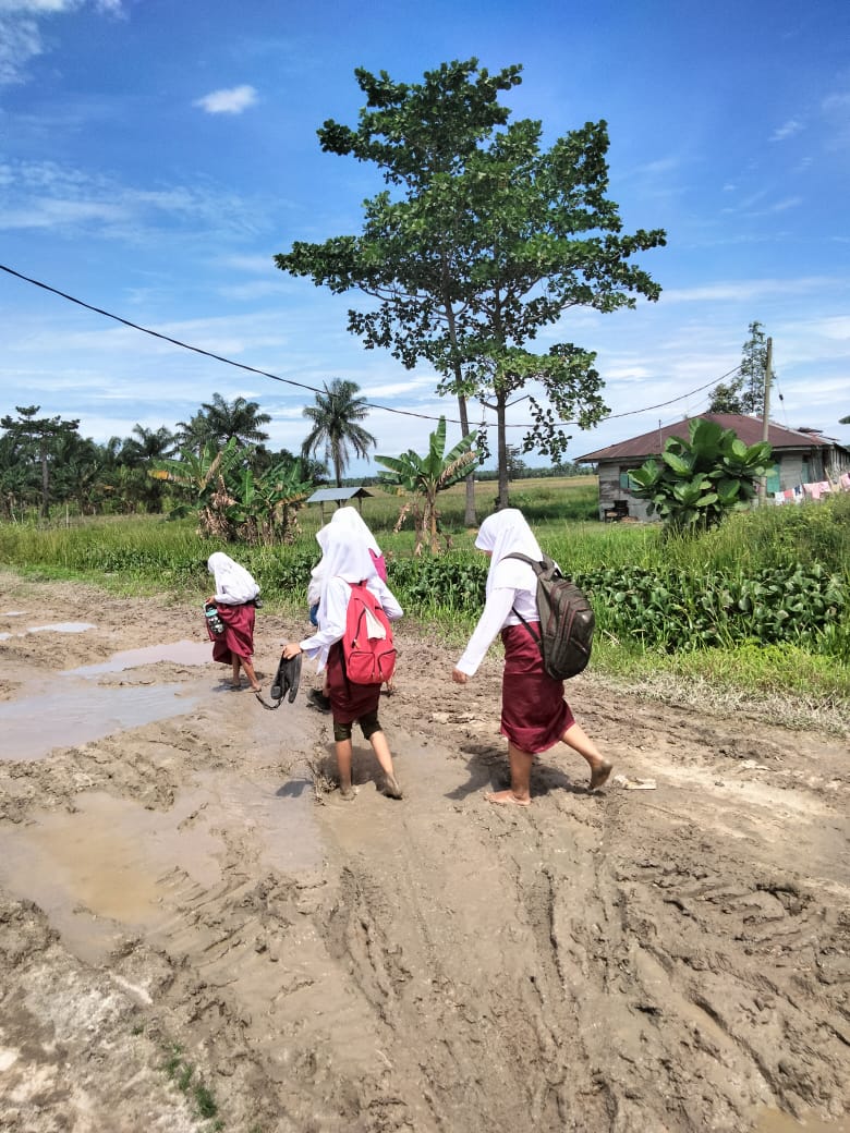 Puluhan Tahun Jalan Rusak Parah, Warga Desa Panca Arga DatangiÂ  kantor DPRD Dan Kadis PUTR Asahan
