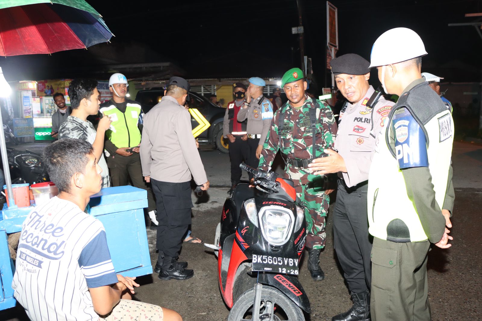 TNI-POLRI Berikan Rasa Aman dan Nyaman Kepada Masyarakat