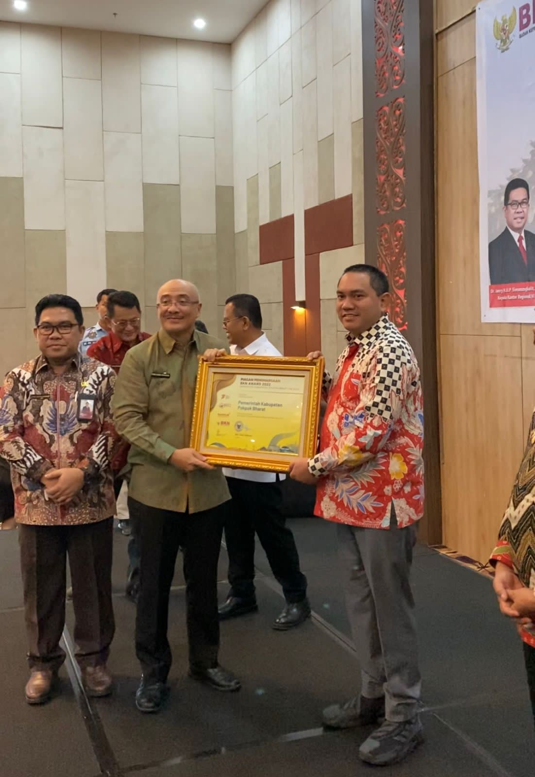 Bupati Pakpak Bharat Terima Penghargaan BKN Award Tahun 2022