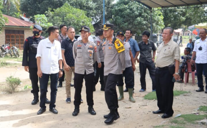 Kapolres Tapsel dan Kombes Tatan Tinjau Pilkades