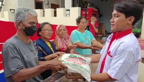 Korban Kebakaran Terharu, Pabrik Caisar Springbed Bantu Kasur dan Sembako