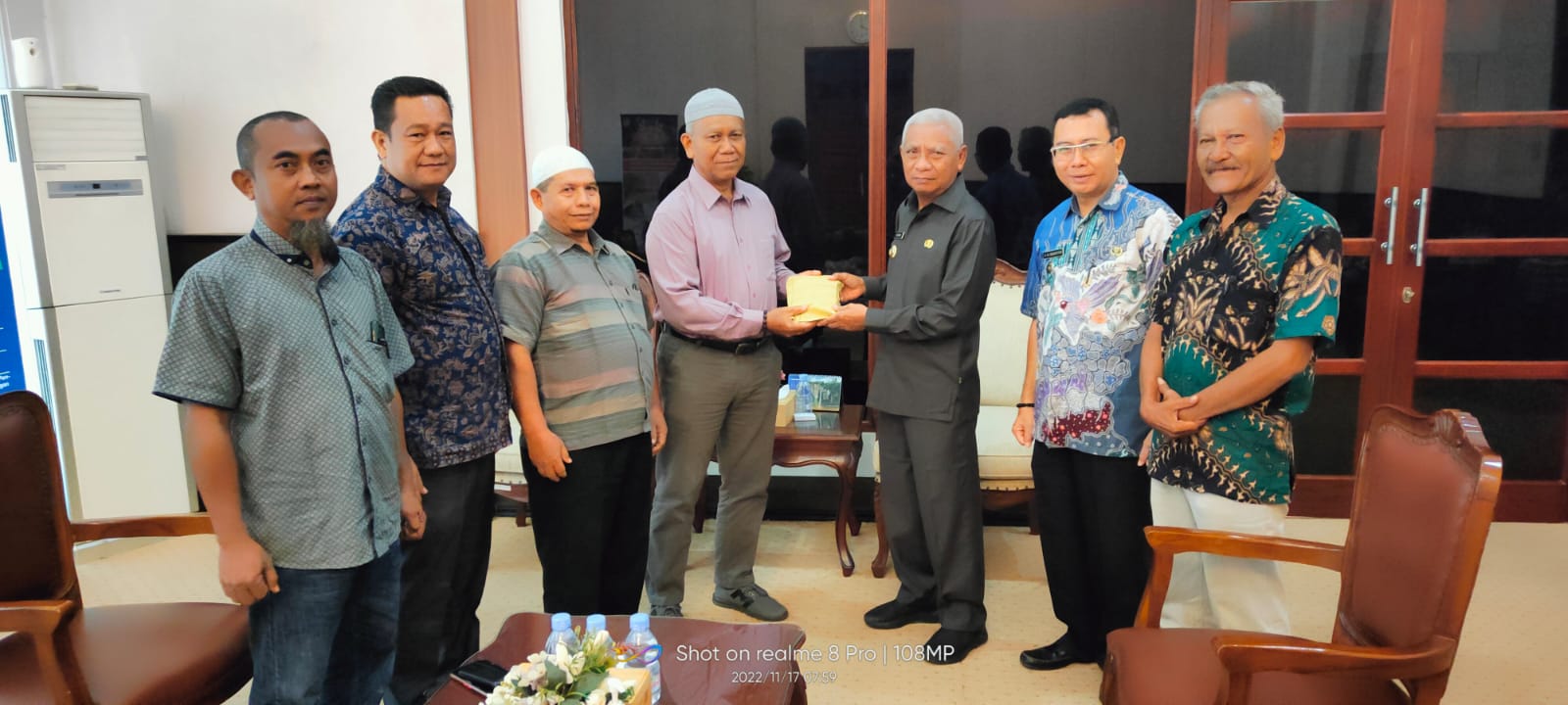 Tindak Lanjut Gotong Royong, Bupati Asahan Serahkan Bantuan Renovasi Masjid Al-Amin