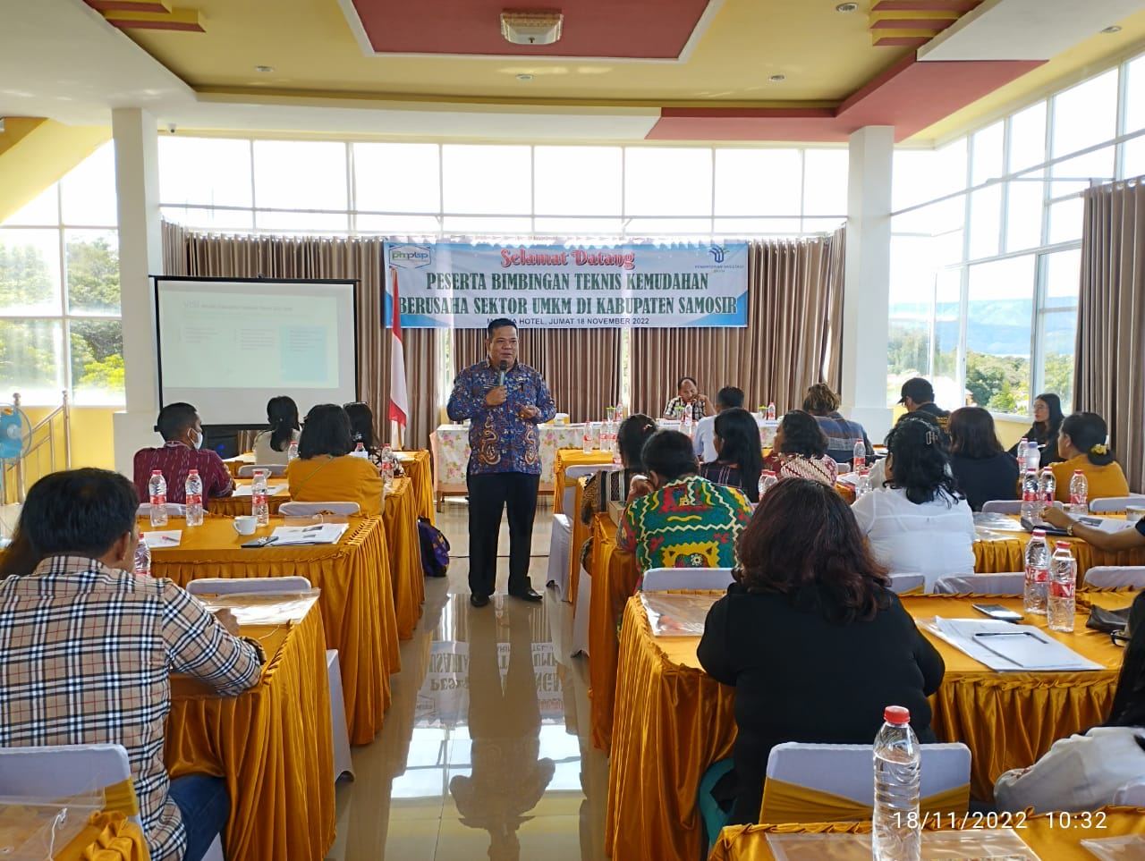 Bupati Samosir Membuka Secara Resmi Bimtek Kemudahan Berusaha Sektor UMKM di Kabupaten Samosir