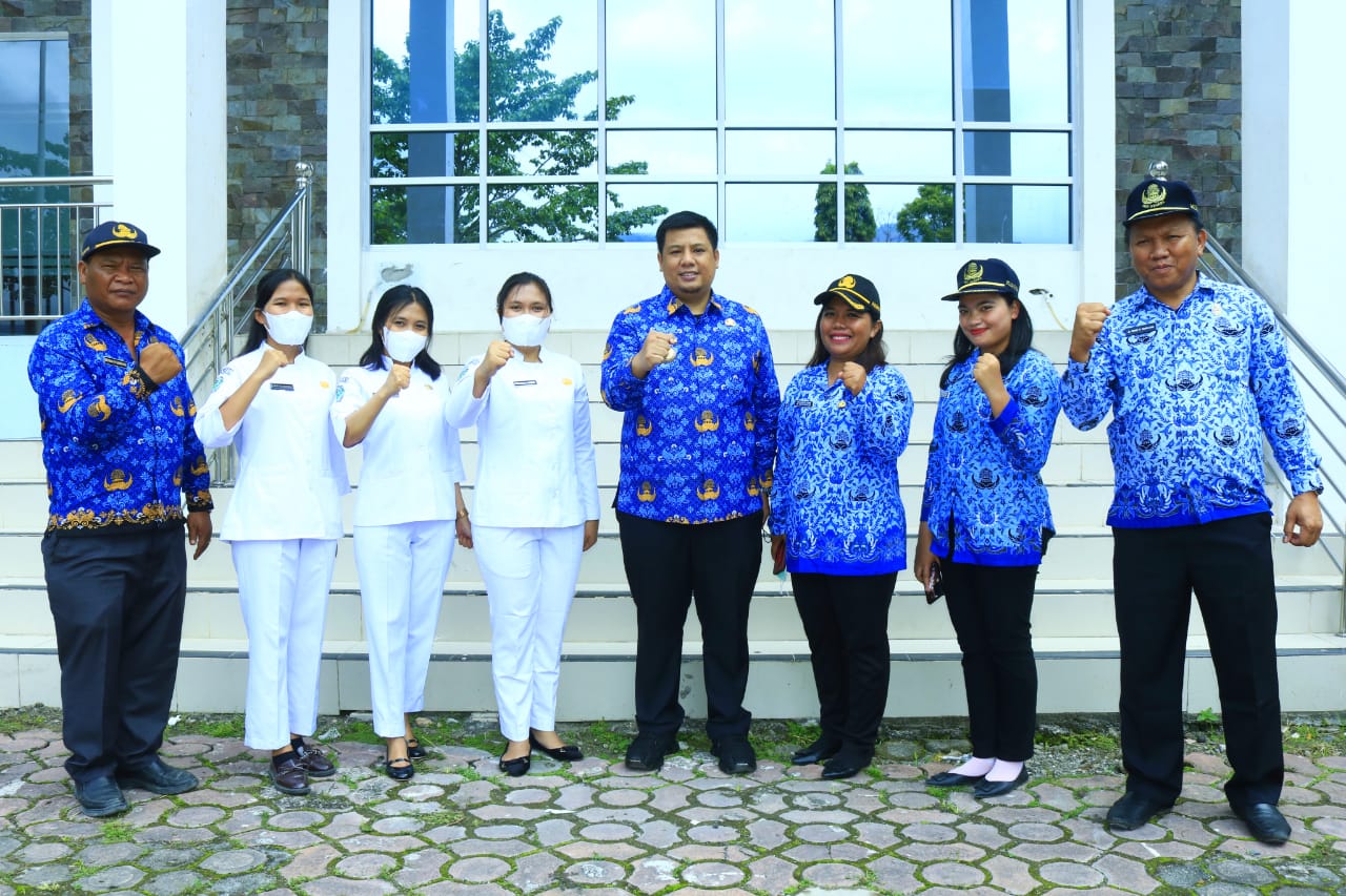 Bupati Samosir Pimpin Upacara Hari Kesadaran Nasional yang dirangkai dengan Hari Kesehatan Nasional ke-58.