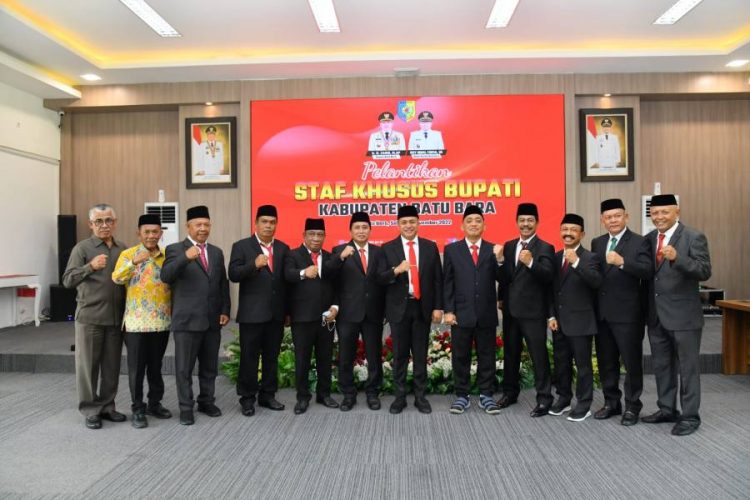 Bupati Zahir Lantik 9 Staf Khusus, Ini Daftar Namanya