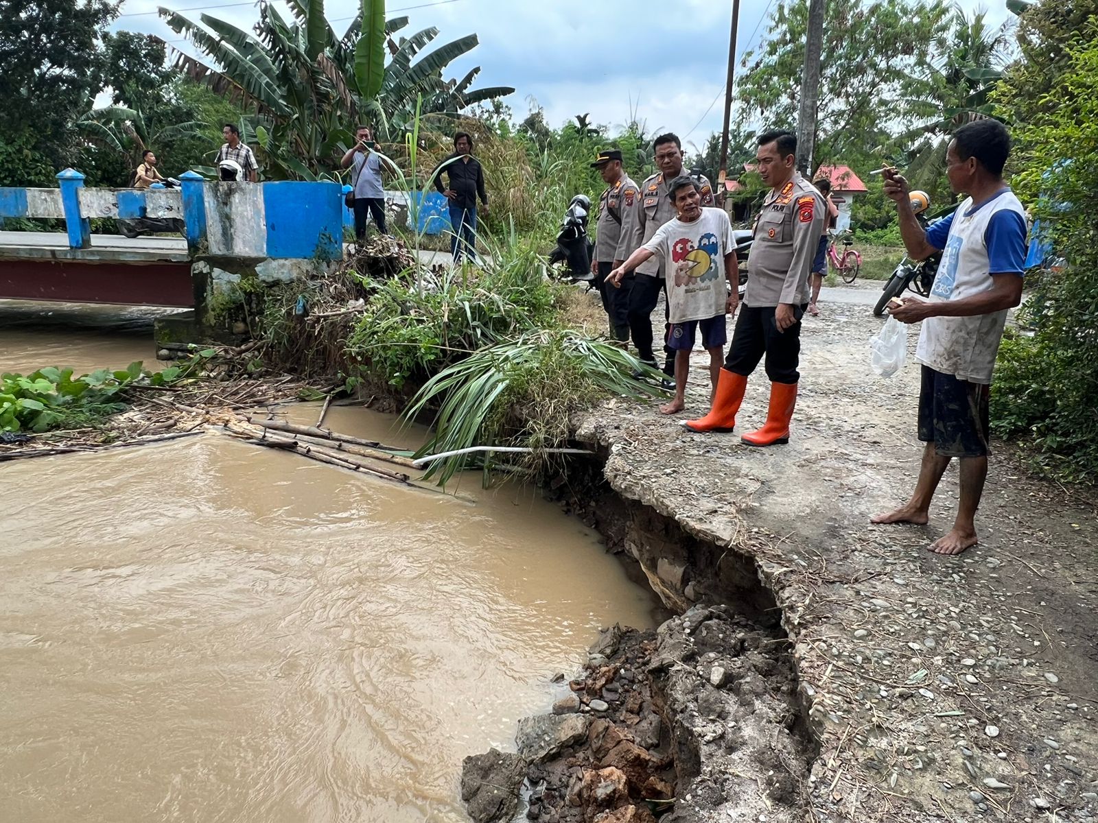 Kapolresta Deli Serdang Tinjau Langsung Lokasi Banjir di Wilayah Kec. Tanjung Morawa