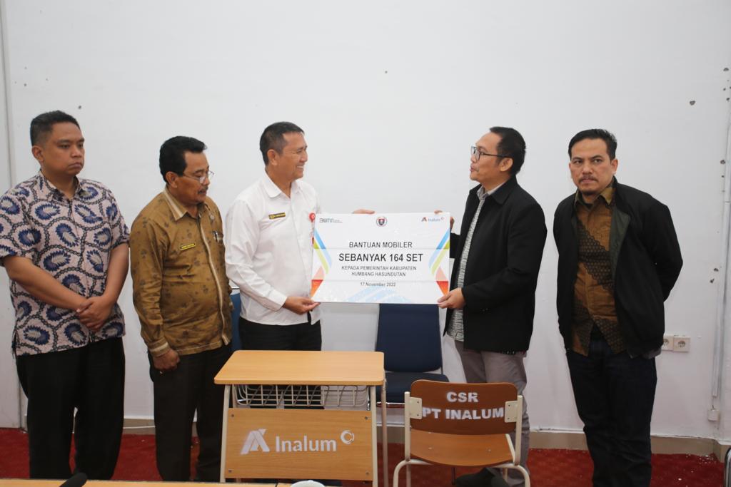Inalum Bantu 164 Set Mobiler di 5 Sekolah Humbahas