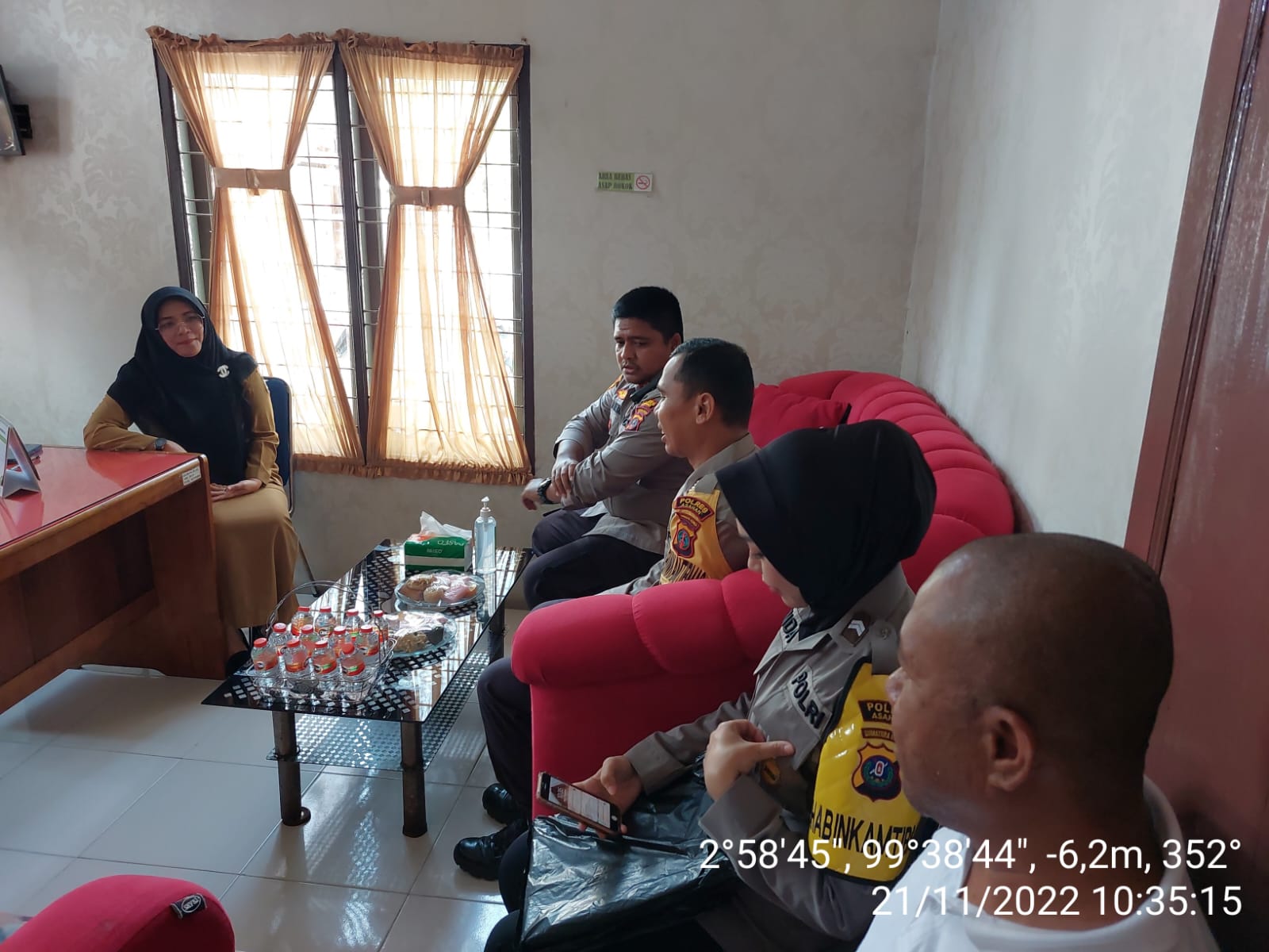 Kapolsek Kota Kisaran Bersama Bhabinkamtibmas Silaturahmi Dengan Kapus Gambir Baru