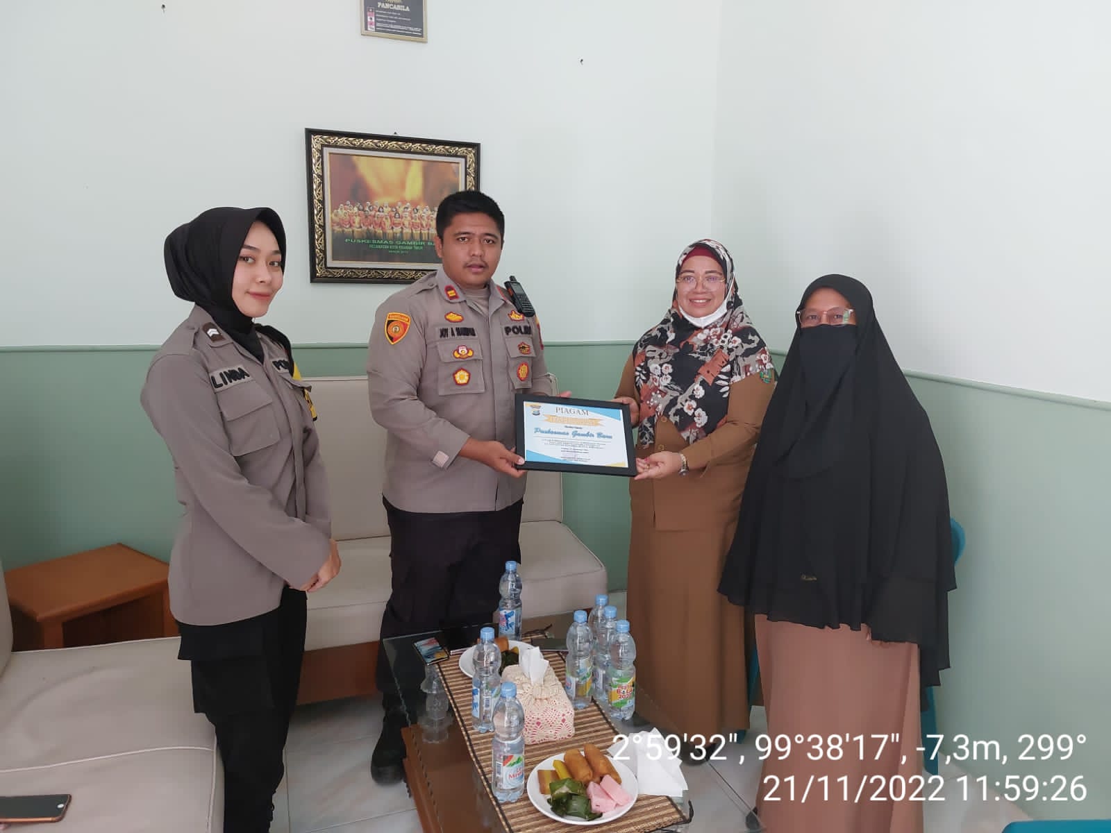 Kapolsek Kota Kisaran Bersama Bhabinkamtibmas Silaturahmi Dengan Kapus Gambir Baru