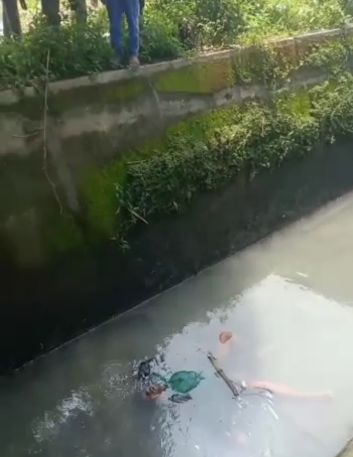 Geger!!! Warga Kembali Temukan Mayat Mengapung Dalam Parit Besar Kel Binjai Medan Denai.