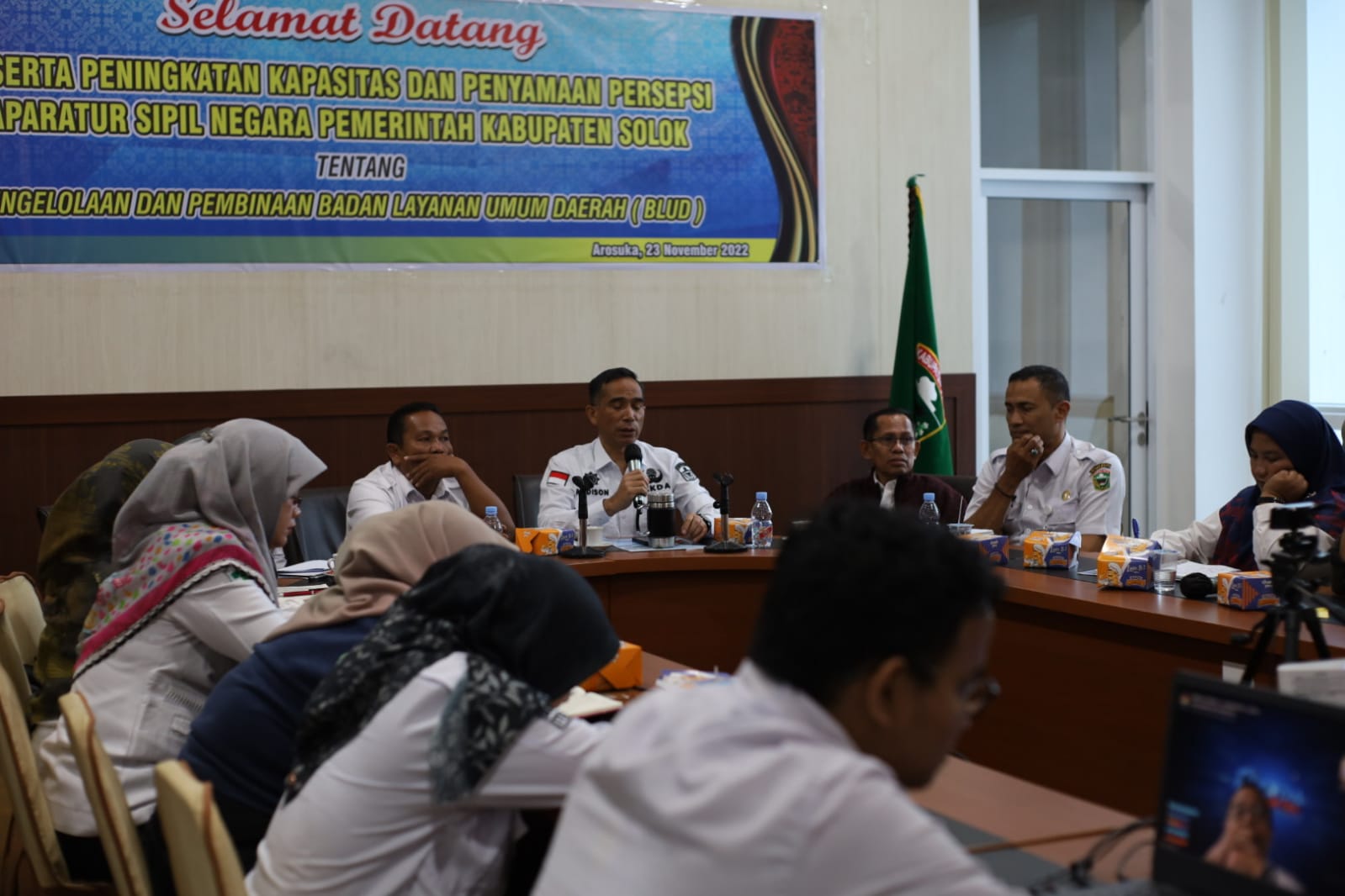 Sekda Kabupaten Solok Ikut Vidcom Peningkatan Kapasitas dan Penyamaan Persepsi tentang Badan Layanan Umum Daerah (BLUD)