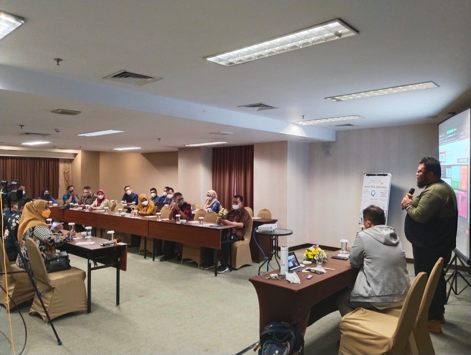 Kadis Infokom Solok, Teta Midra Hadiri Rakor Goverman Public Relation (GOR) TV