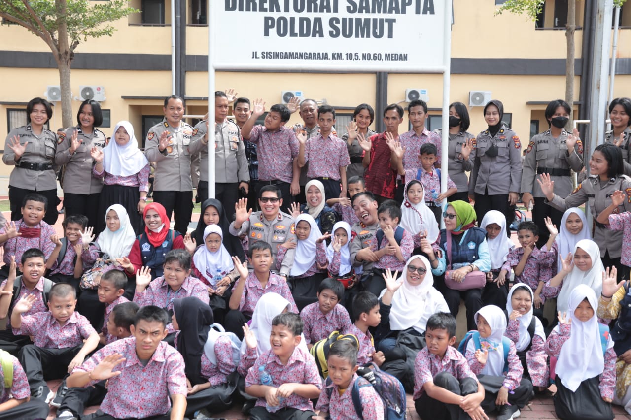Kapolda Sumut Ajak Anak SLB C Mudalifah Bermain di Taman Sabhara