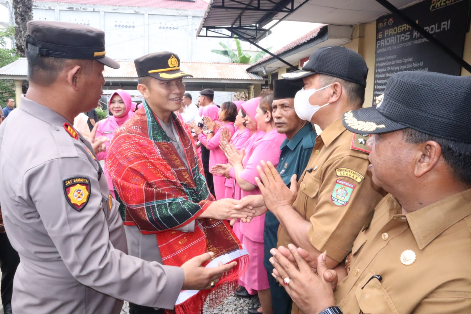 Cek Kesiapsiagaan Personil, Kapolres Bersama Ketua Bhayangkari Asahan Kunjungan Kerja Ke Polsek Simpang Empat