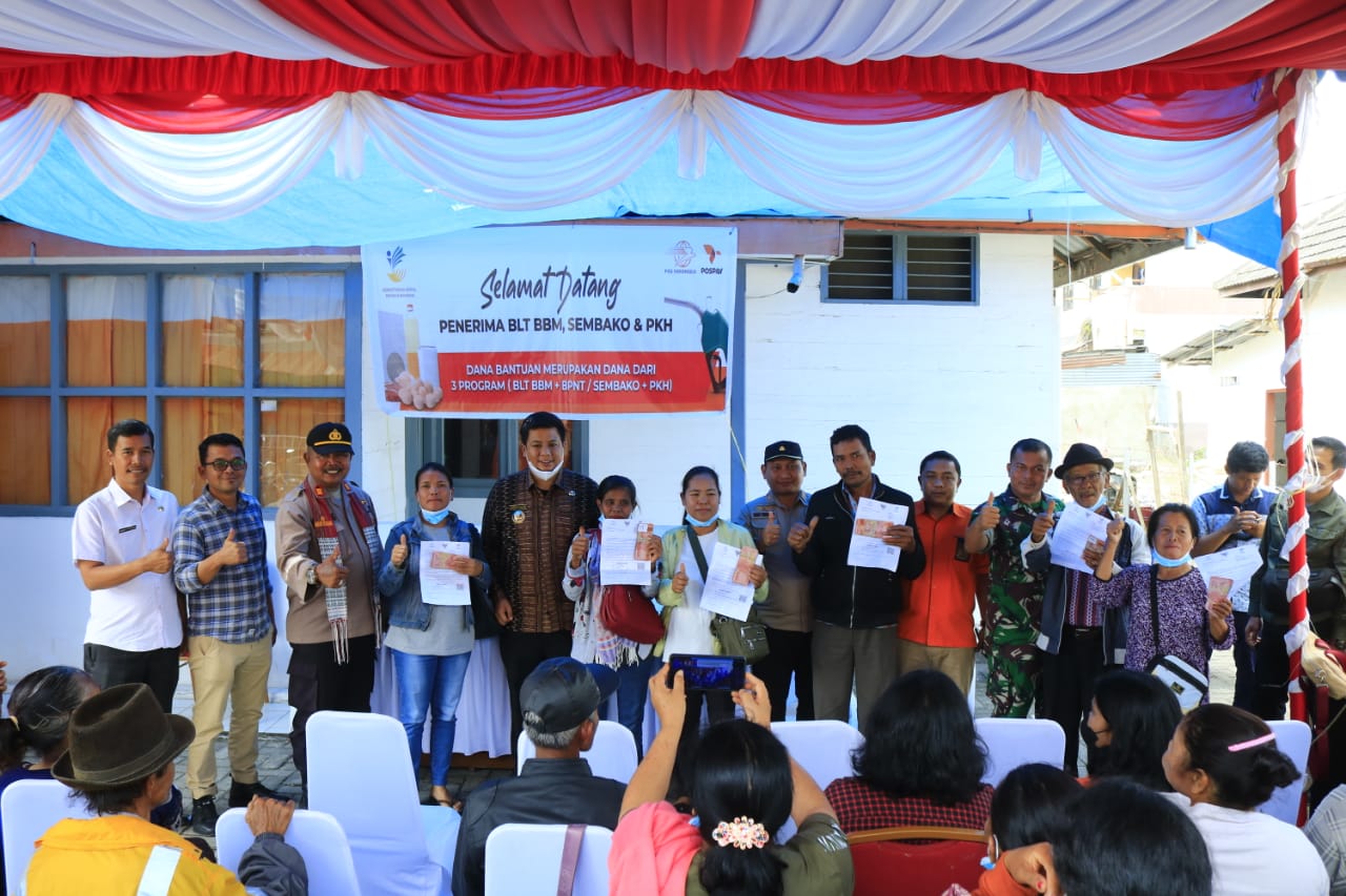 BUPATI SAMOSIR SALURKAN BANTUAN SOSIAL