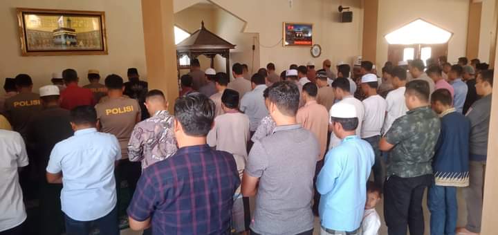 PEDULI BENCANA ALAM CIANJUR, POLRES MADINA GELAR SHOLAT GHOIB