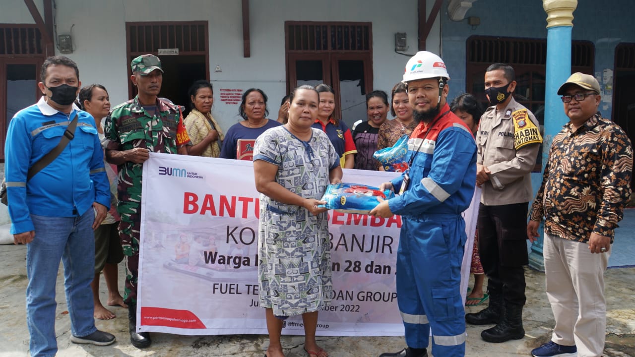 FT Medan Group Salurkan Bantuan Sembako Bagi Korban Banjir
