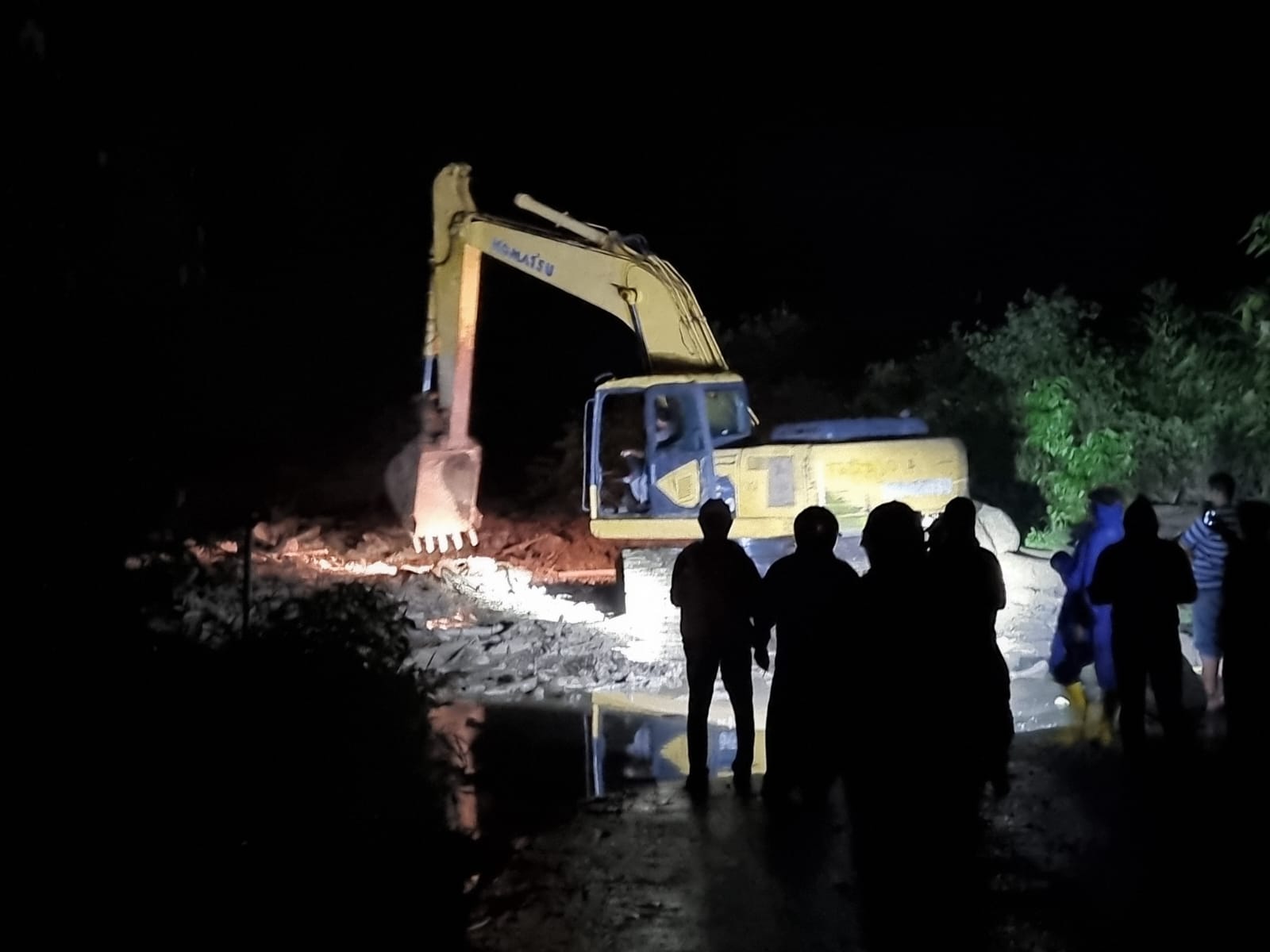 Gerak Cepat PLN Pulihkan Sistem Kelistrikan Pasca Longsor yang Melanda Muara Batang Gadis Mandailing Natal