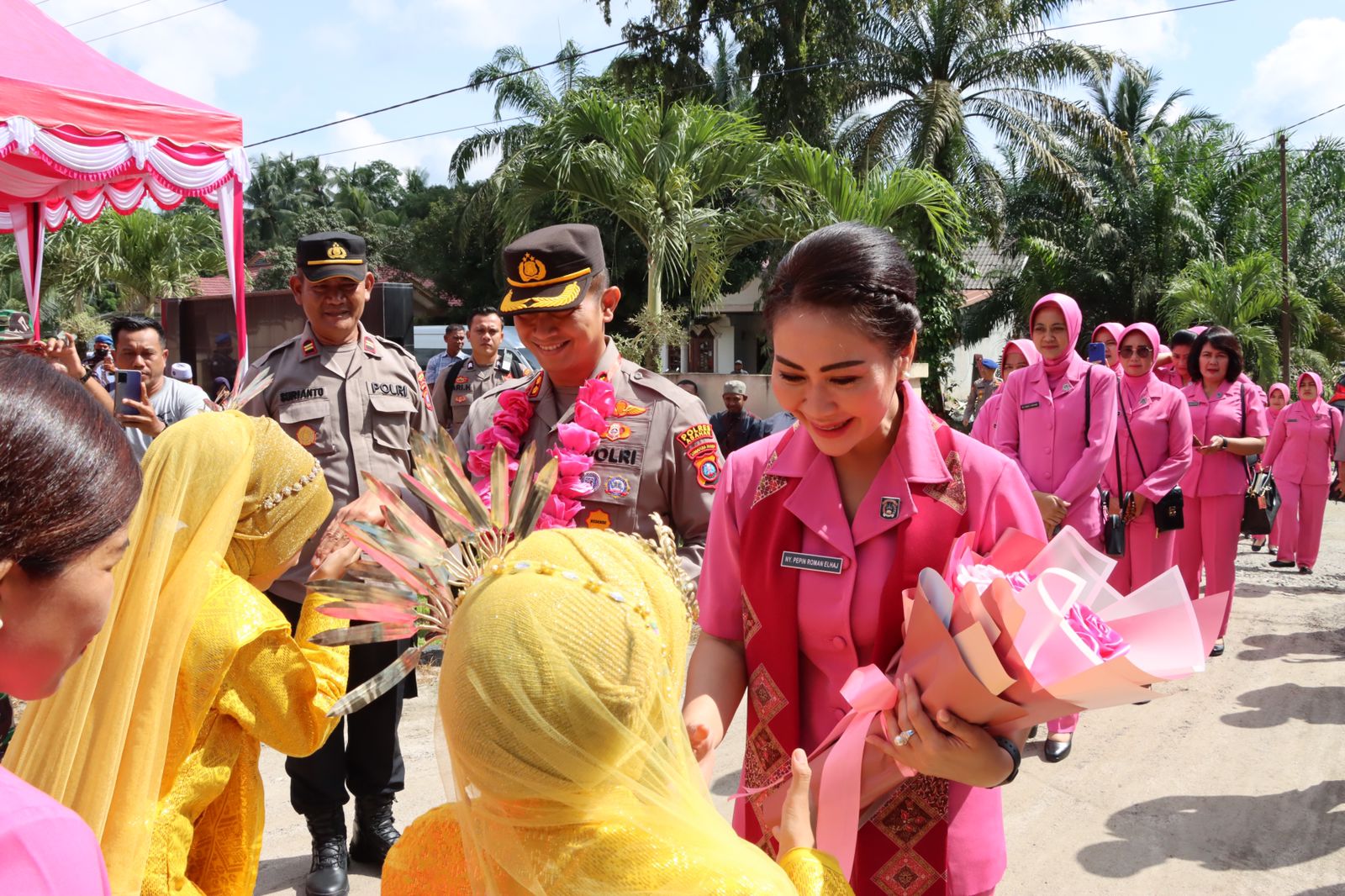 Kapolres Bareng Ketua Bhayangkari Kunker ke Polsek Bandar Pulau