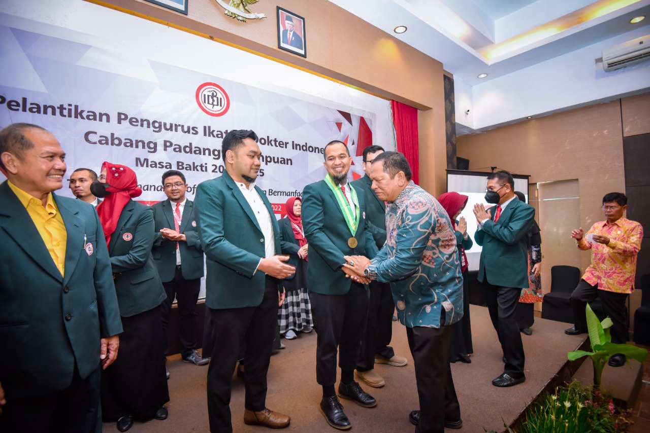 Wali Kota Irsan Efendi Nasution Saksikan Pelantikan Pengurus IDI Cabang Padang Sidempuan