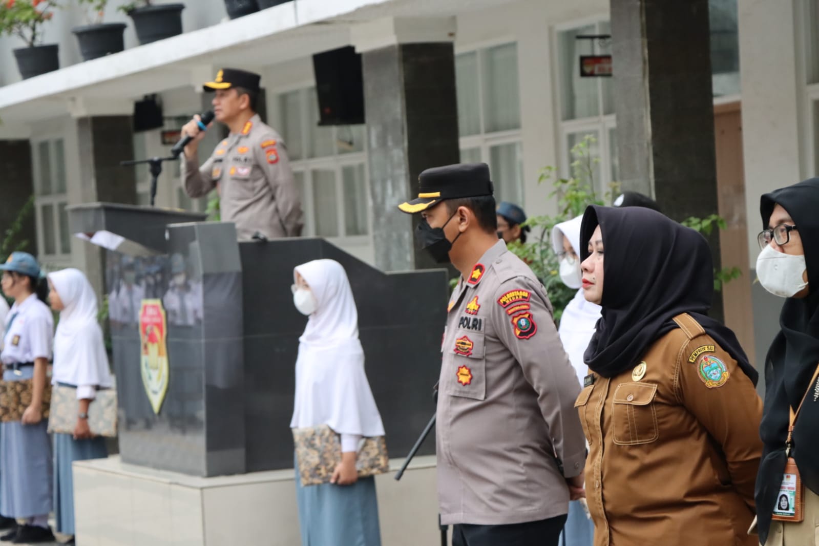 Jadi Pembina Upacara di SMAN 1 Medan, Kapolrestabes : Hindari Kenakalan Remaja dan Tawuran