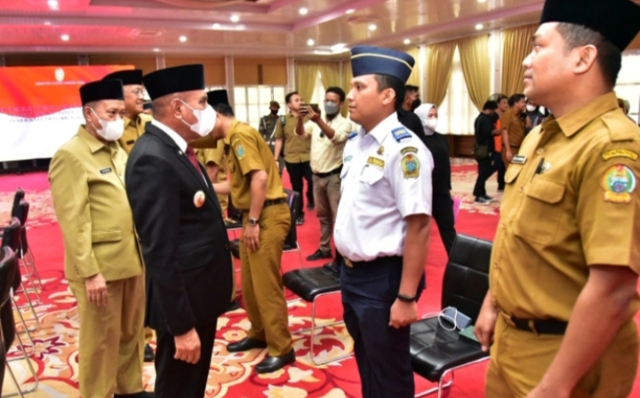 Lantik Pejabat Administrator dan Pengawas, Edy Rahmayadi Bakal Tindak ASN  Terlibat Politik Praktis