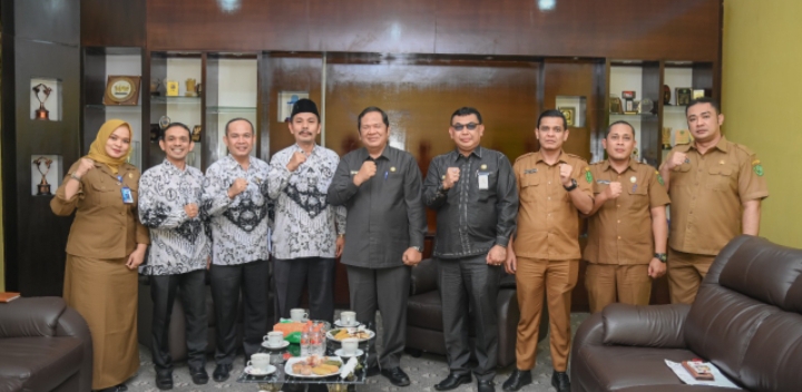 Walikota Irsan Efendi Nasution Terima audiensi DPD PGRI Kota Padang Sidempuan