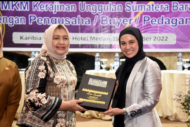 Temu Bisnis UMKM Kerajinan Unggul Sumbar di Medan Nawal Lubis Paparkan Potensi Kerja Sama  Produk Berkualitas dari Sumut